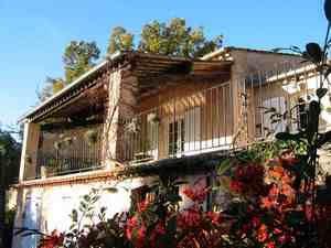 Holiday villa rental in Côte d'Azur France villa with large pool near beaches and golf. 