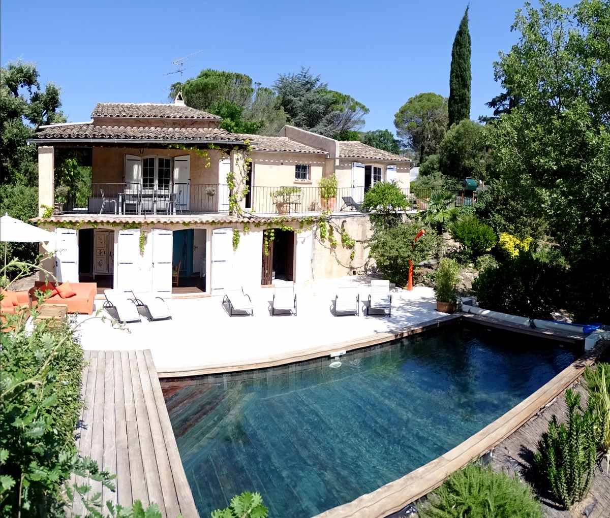 Villa, uitzicht op zee, aan het water, voet in het water.Een villa met priv zwembad Saint Raphael Frankrijk